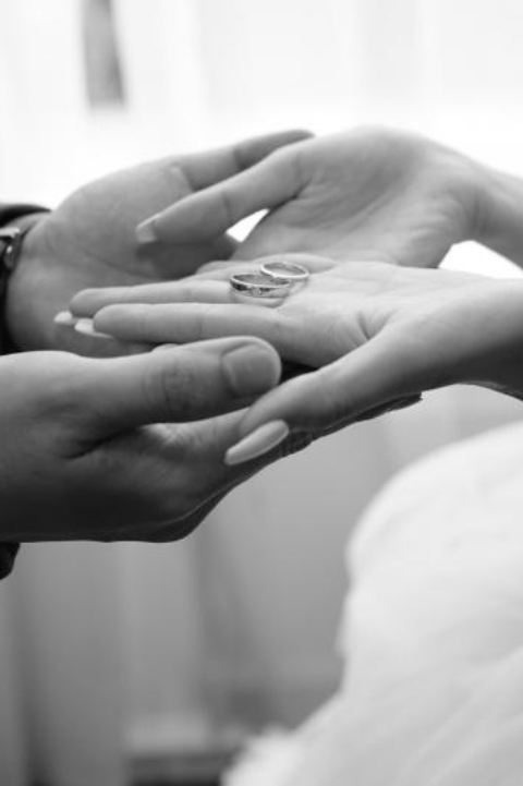 Nên mua nhẫn cặp vàng tây không? Nên mua loại vàng tây nào?